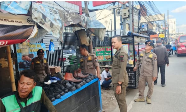 Satpol PP Tangerang Tertibkan PKL di Sejumlah Bahu Jalan dan Trotoar