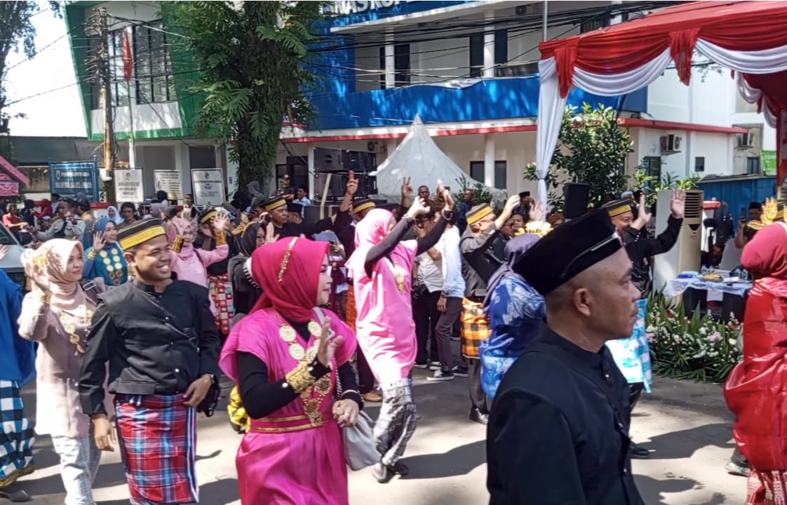Dodi irawan Kadindik Gaungkan Komitmen Pendidikan “Lebak Ruhay” Di Acara Pawai Budaya HUT Lebak Ke 197